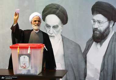 مجید انصاری: دو دیدگاه مشخص در برابر هم قرار گرفته‌اند، مردم انتخاب کنند