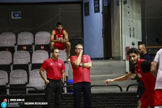 سرمربی تیم ملی بسکتبال بستری شد