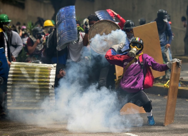 ونزوئلا ورشکسته در لبه پرتگاه/ کشور هوگو چاوز چطور به اینجا رسید؟