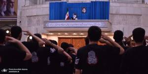 اجرای سرود دانش آموزی در حرم مطهر امام خمینی