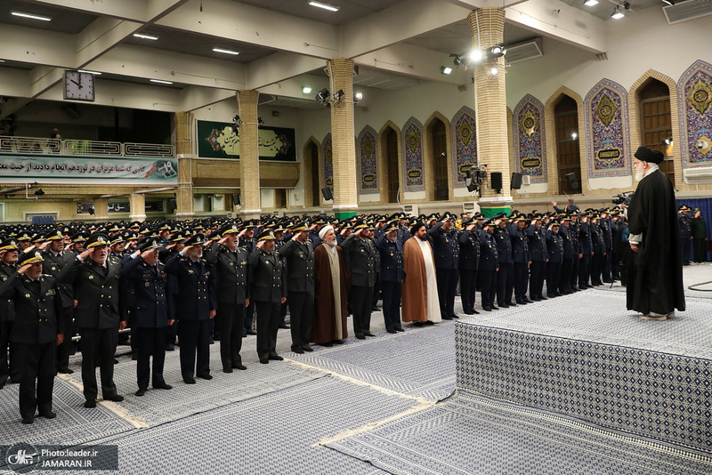 دیدار جمعی از فرماندهان و کارکنان نیروی هوایی ارتش با فرمانده معظم کل قوا