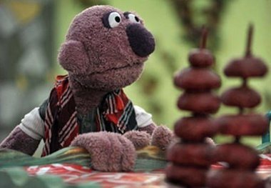 دلنوشته «جناب‌خان» برای صاحب عروسک رهاشده در آوارهای جنگ/ دردت به جون مُو باشه