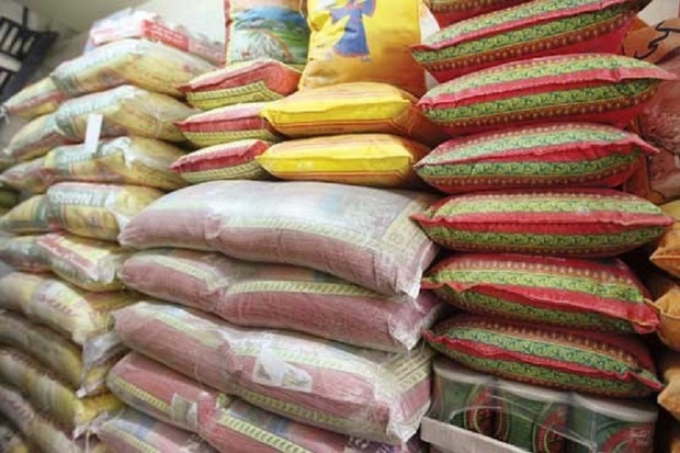 50 تن مواد غذایی احتکاری در تایباد کشف شد