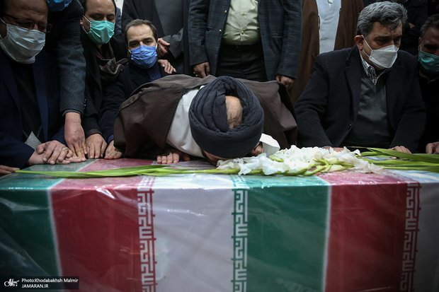 وداع با پیکر مطهر شهید محسن فخری زاده در حرم امام خمینی(س)