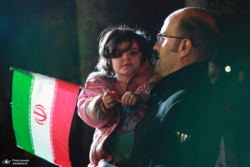 اجتماع پرشور مردم و هنرمندان در باغ فردوس