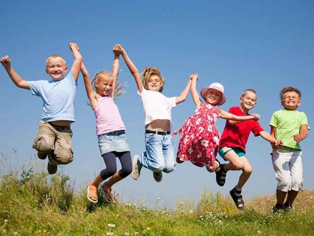 چگونه کودکانی شاد تربیت کنیم؟