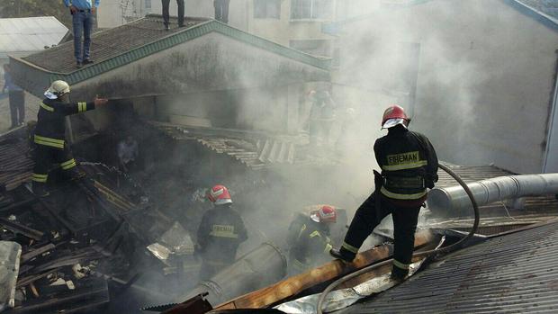 مهار حریق یک رستوران در کلانشهر رشت با تلاش 25 آتش نشان