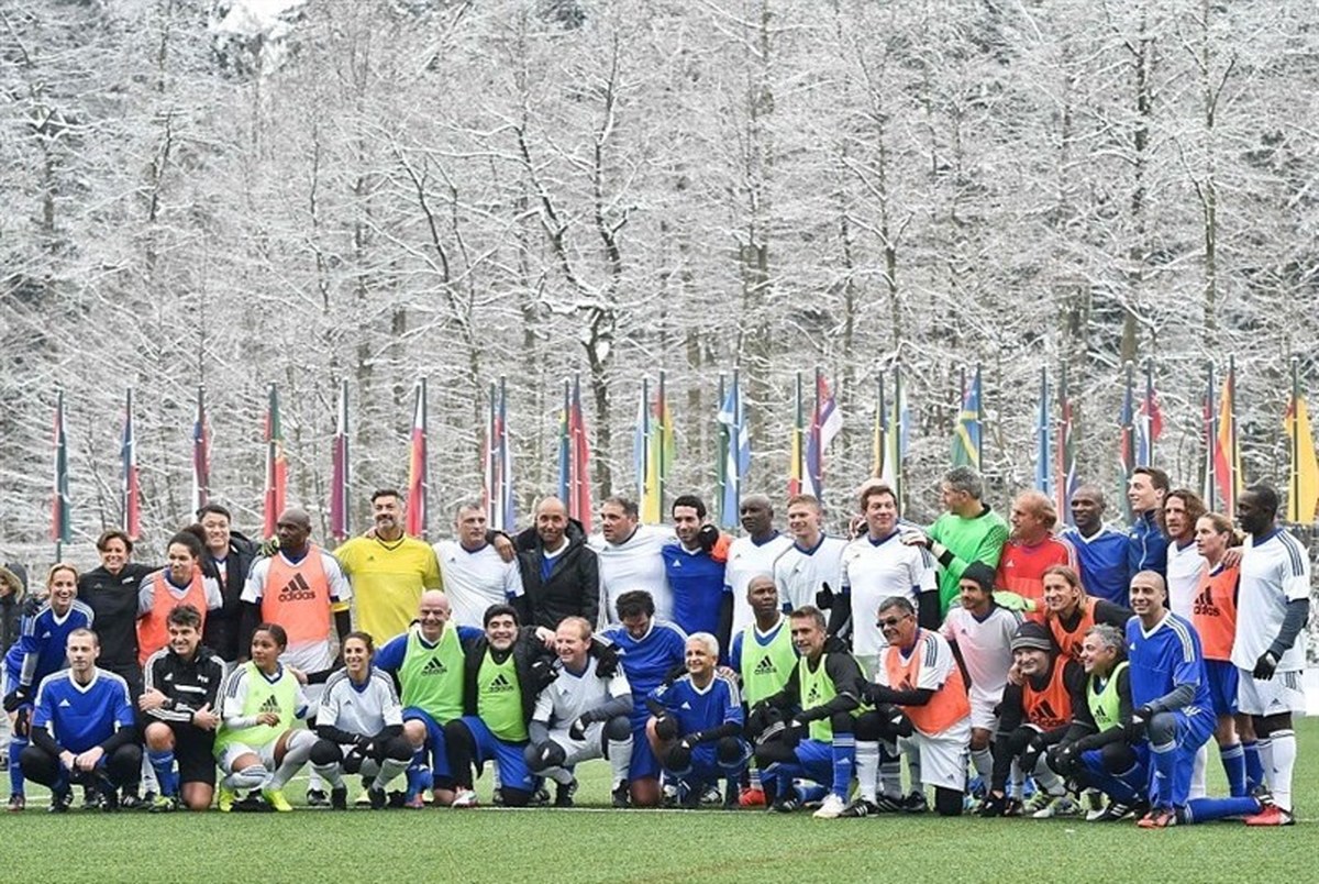 دیدار دوستانه اسطوره‌های فوتبال قبل از برگزاری مراسم بهترین‌ها + تصاویر