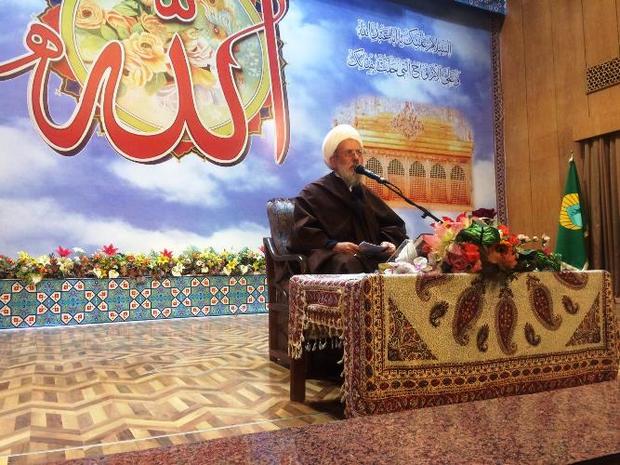 روحانیون برای حضور جوانان  در برنامه های مذهبی برنامه ریزی کنند