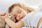 سن مناسب برای جدا کردن اتاق خواب کودک از والدین؟