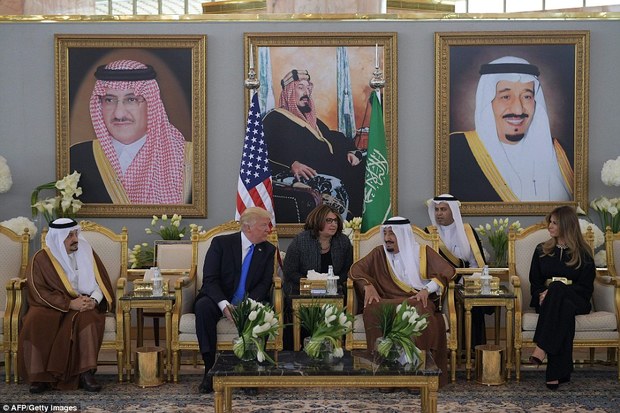 عکس/ ترامپ و همسرش در عربستان+ تصاویر