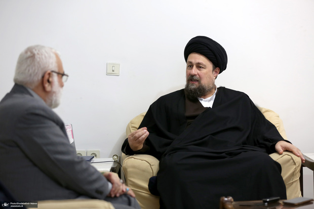 سید حسن خمینی: جمهوری اسلامی برآمده از طبقات ضعیف است/ بخشی از پایین آمدن مشارکت انتخابات به خاطر گلایه اقتصادی است/ کسی که پدرانش زندگی خوبی داشته‌اند و امروز خودش آن وضعیت را ندارد، ظرفیت بالایی برای خروش دارد
