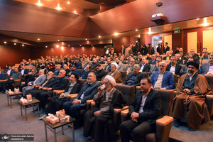 تجدید میثاق استاندار، فرمانداران، مدیران و ائمه جمعه تهران با آرمان های حضرت امام خمینی (س)