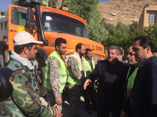 امدادرسانی 600 تن از نیروهای شهرداری تهران در مناطق زلزله‌زده