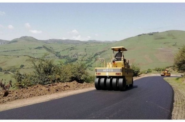 بهره برداری از پروژه آسفالت راه روستایی در شهرستان آستارا