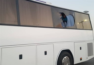 شکسته شدن شیشه اتوبوس استقلال خوزستان پس از باخت در دیداری دوستانه! + عکس
