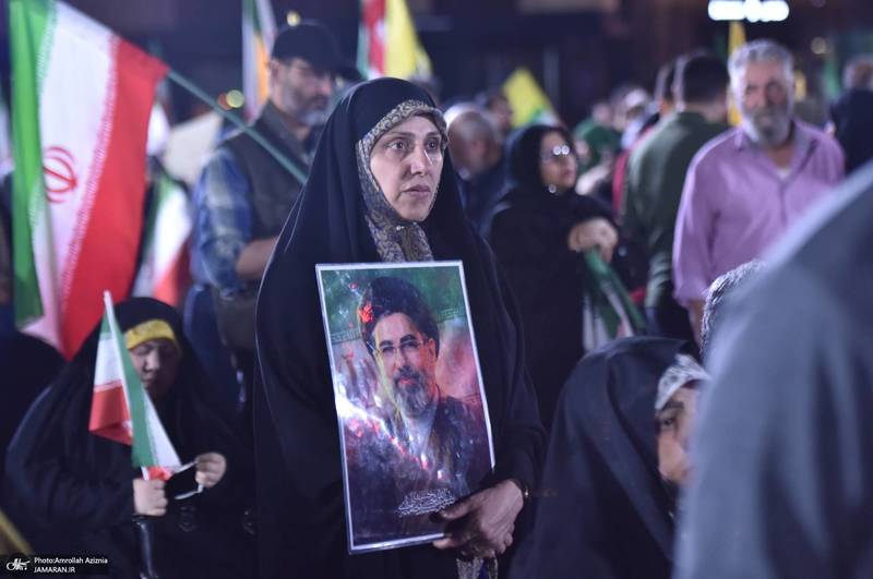 پنجاه و پنجمین شب اجتماع پر شور مردم در میدان جمهوری اسلامی