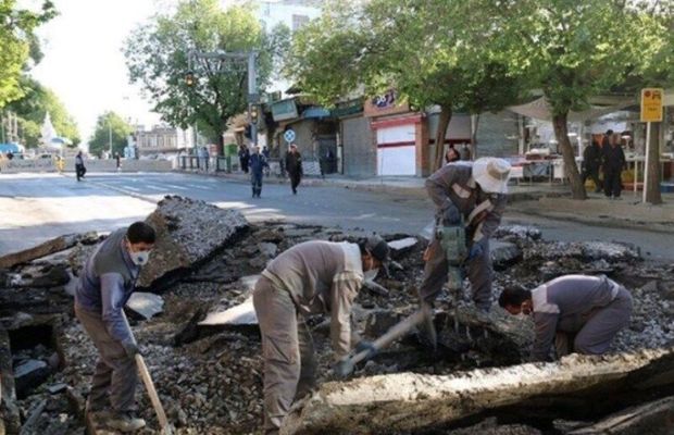 ۲ هزار و ۹۰۰ متر شبکه آب و فاضلاب خیابان فردوسی سنندج اصلاح می‌شود