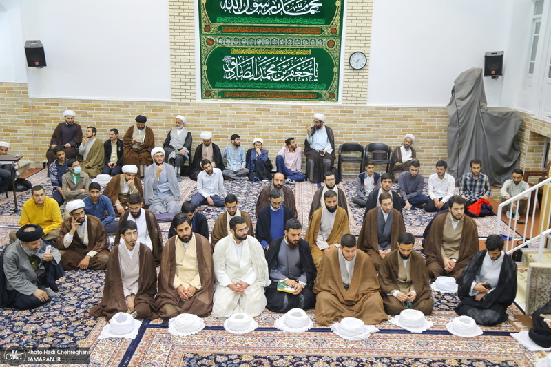 مراسم عمامه گذاری طلاب توسط مراجع عظام تقلید
