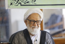 واکنش آیت‌الله مسعودی خمینی به تجمعات علیه مذاکره: اگر راست می‌گویند و جنگ می‌خواهند، بروند اسلحه دست بگیرند و در مقابل دشمن بایستند/ باید از کسانی که با موشک‌هایشان مقابله کردند تشکر کرد، وگرنه ایران ویران بود/ ترس افراطیون داخلی از درخطر گرفتن منافعشان 