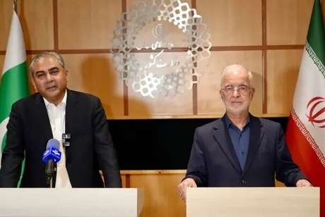 وزیر کشور پاکستان در تهران: اینجا هستم تا نامه ویژه‌ای را رهبر معظم انقلاب تحویل دهم؛ فکر می‌کنم این پیام، پیام مهمی باشد/ امیدوارم همه چیز به خوبی پیش برود و به پایان برسد
