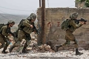 فلسطینی ها یک نظامی صهیونیست را با سنگ به هلاکت رساندند