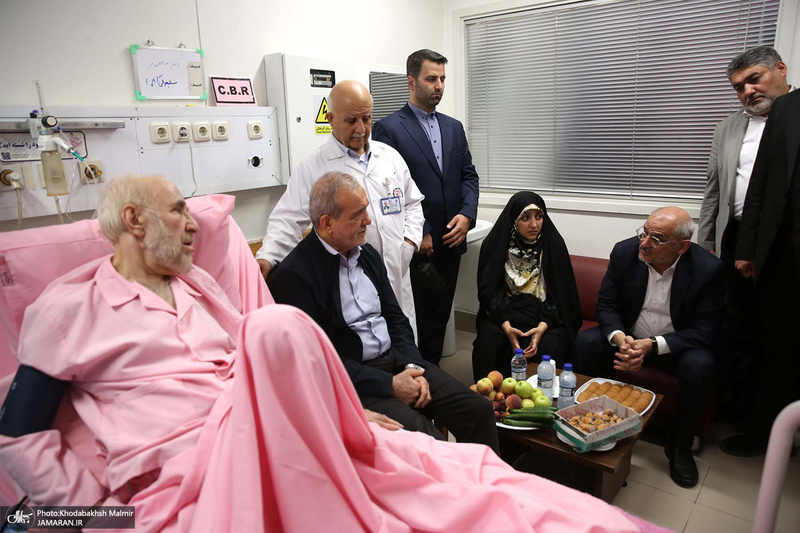 عیادت رئیس جمهوری از سید محمد خاتمی