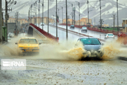 بارش باران معابر برخی شهرهای استان کرمانشاه را دچار آبگرفتگی کرد