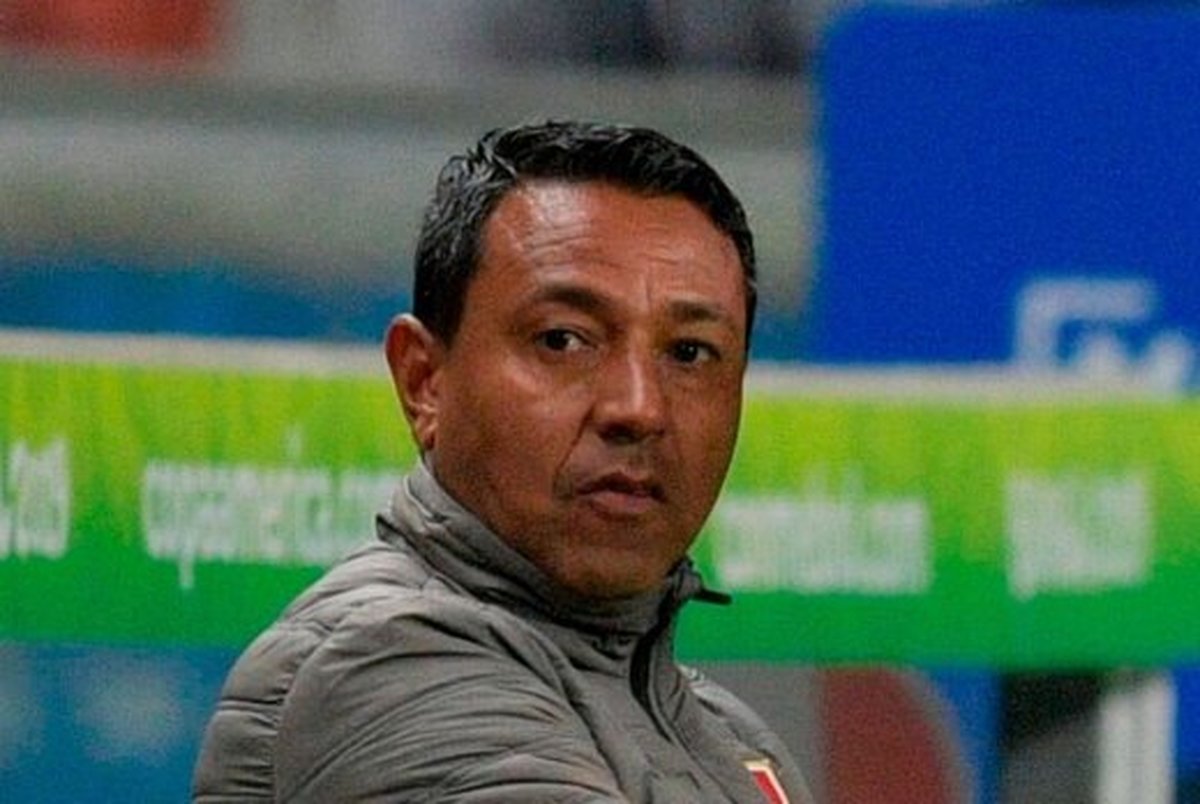 مربی تیم ملی پرو به خاطر نقض قرنطینه دستگیر شد