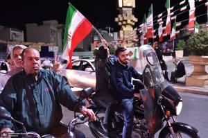 پنجاه و ششمین شب اجتماع پر شور مردم در میدان جمهوری اسلامی