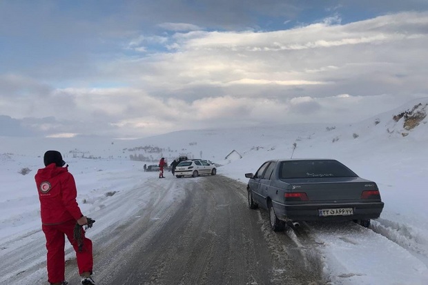 بیش از 70 مسافر گرفتار در برف و کولاک سردشت نجات یافتند