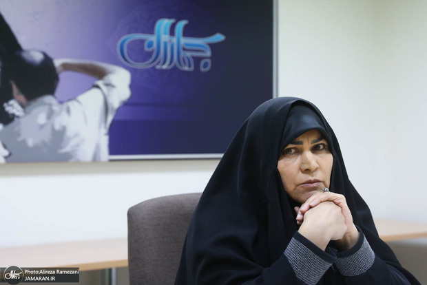 پاد، وکیل دادگستری: اینترنت‌ پرو باطل السحر ملاحظات امنیتی شده؟ یعنی ۲ میلیون تومان برای هر چقدر گیگ مشکلات امنیتی را حل می‌کند؟ یعنی طبقاتی که امکان پرداخت ندارند، همان‌ها ضد امنیت هستند؟ این به طور صریح تبعیض‌آمیز و نقض حقوق شهروندی است