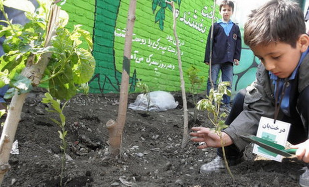 اجرای طرح هر مدرسه یک نهالستان در شهرستان شهریار