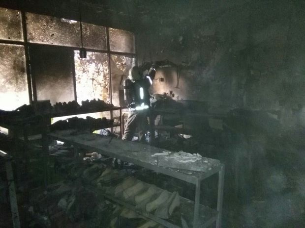 آتش سوزی کارگاه کفاشی در تهران یک مصدوم داشت