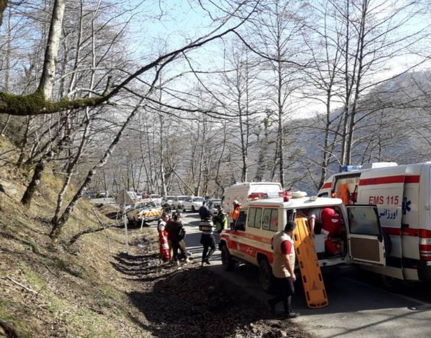 مصدومیت 14 نفر در سقوط مینی بوس گردشگران به دره ای در ماسال گیلان