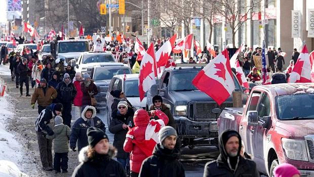 کانادا در بحران؛ رانندگان کامیون ها و مردم علیه دولت