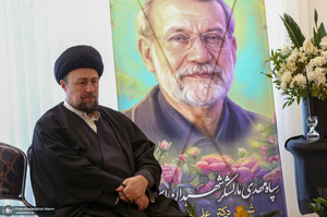 دیدار سید حسن خمینی با خانواده شهیدان لاریجانی