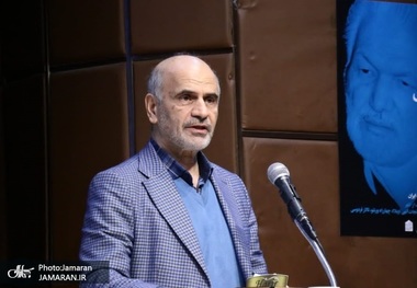 فرشاد مومنی: موتور پمپاژ فقر سه‌شیفته کار می‌کند، اما سیاست‌گذاران به دنبال شوک جدیدند/ همان عواملی که کشور را به بحران رسانده‌اند، هنوز راه‌حل جا زده می‌شوند