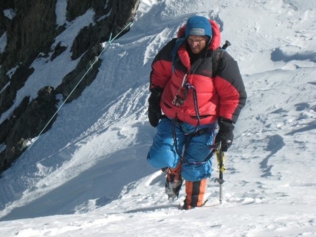 کوهنورد همدانی قله خانتانگری قزاقستان را فتح کرد