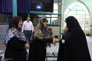 دیدار جمعی از خواهران نخبه عراقی با دکتر فاطمه طباطبایی در جماران