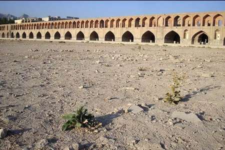 مقابله با بحران آب در اصفهان  64 درصد مساحت استان دچار خشکسالی