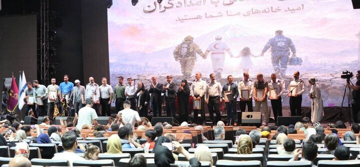 تقدیر هنرمندان از آتش‌نشانان جنگ