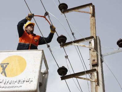 قطعی برق مسکن مهر کاشان به دلیل اشکال در کابل های پست فشار قوی بود