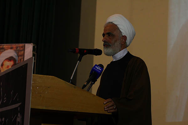 آیت الله هاشمی تمام داشته هایش را در خدمت انقلاب و ملت قرار داد