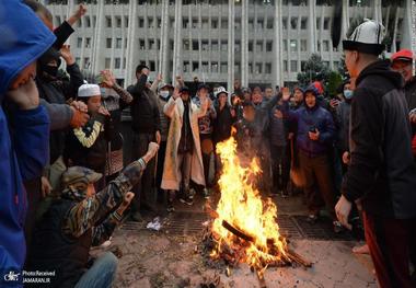 مخالفان در قرقیزستان قدرت را در دست گرفتند

