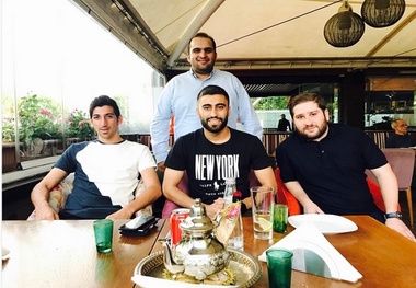 تصویری از رونمایی کاوه رضایی از اولین خرید استقلال
