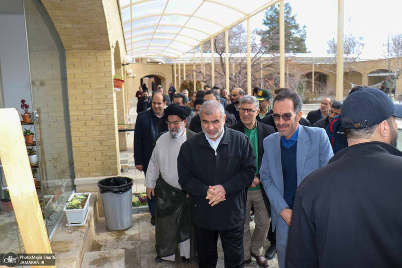 حضور علی نیکزاد در بیت و زادگاه امام خمینی (س)