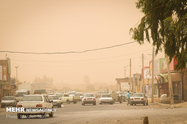 باد شدید و گردوخاک دید افقی در ایرانشهر را به هزار متر کاهش داد