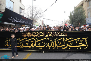 عزاداری و پیاده روی آیت الله وحید خراسانی همزمان با سالروز شهادت حضرت زهرا(س) 