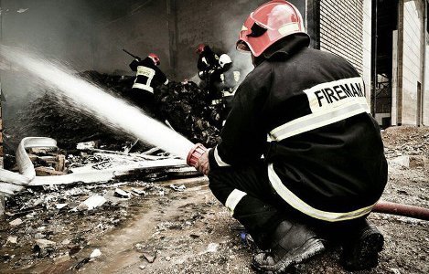 مهار آتش در 9 منطقه   نجات 6 تن توسط آتش نشانان